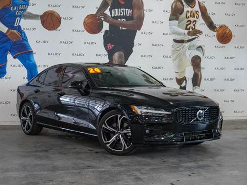 Onyx Black Metallic 2024 Volvo S60 B5 Core Dark Theme