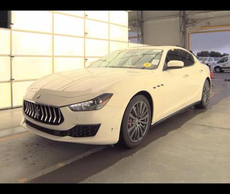 Bianco 2020 Maserati Ghibli S