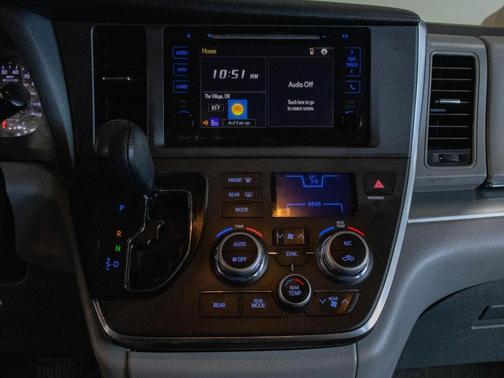 2017 Toyota Sienna LE