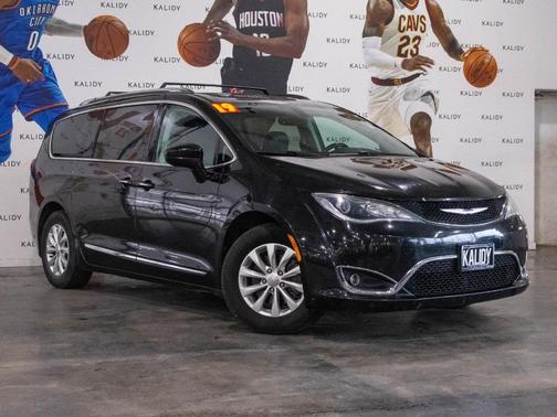 2019 Chrysler Pacifica Touring-L