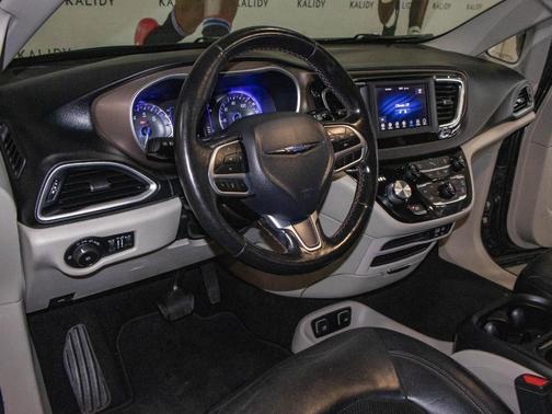 2019 Chrysler Pacifica Touring-L