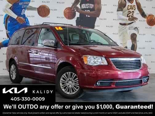 2016 Chrysler Town & Country Touring-L