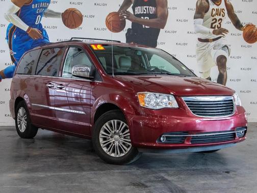 2016 Chrysler Town & Country Touring-L