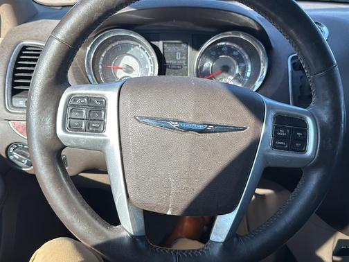2016 Chrysler Town & Country Touring-L