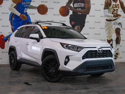 Super White 2019 Toyota RAV4 XLE