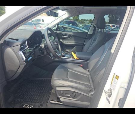 2022 Audi Q7 55 Premium Plus