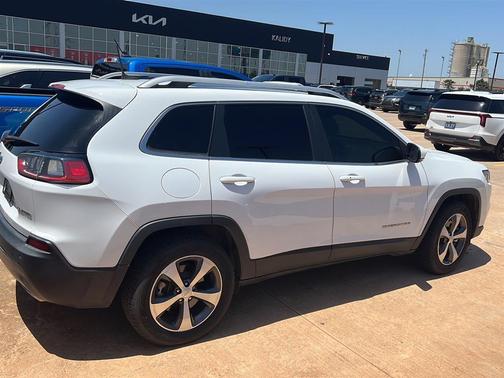 Bright White Clearcoat 2021 Jeep Cherokee Limited