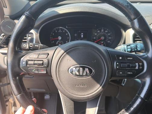 Sparkling Silver 2016 Kia Sorento LX