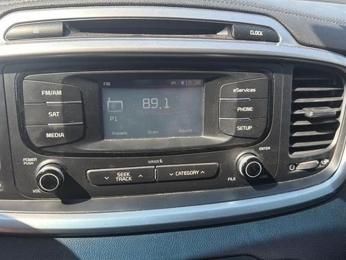 Sparkling Silver 2016 Kia Sorento LX