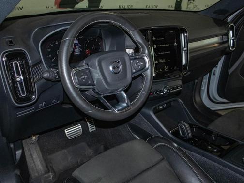 2021 Volvo XC40 T5 R-Design