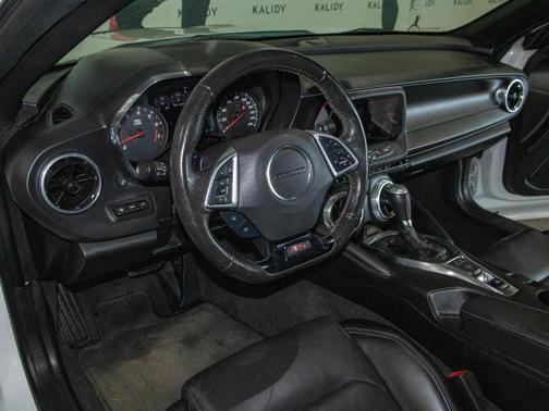 Summit White 2019 Chevrolet Camaro 2SS