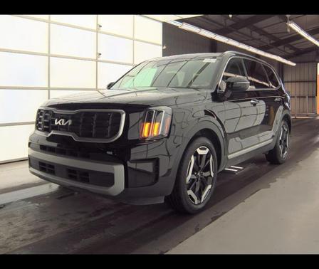 Ebony Black 2025 Kia Telluride S