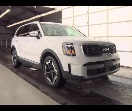 Glacial White Pearl 2025 Kia Telluride S