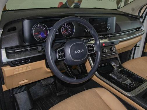 2023 Kia Carnival LX