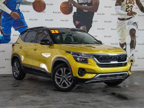 Starbright Yellow / Black Roof 2023 Kia Seltos S