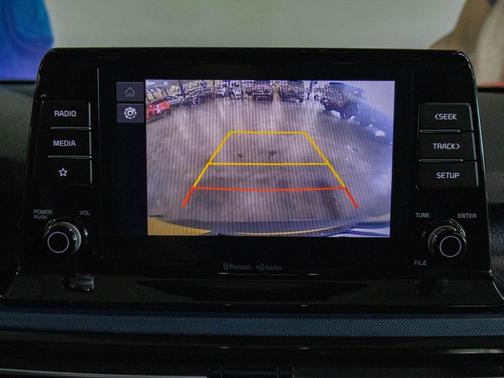 Starbright Yellow / Black Roof 2023 Kia Seltos S