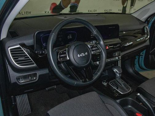 Blue / Black 2026 Kia Seltos S