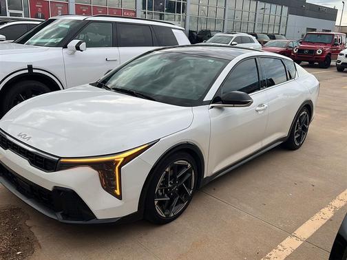 Snow White Pearl 2025 Kia K4 GT-Line