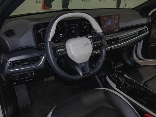 Snow White Pearl 2025 Kia K4 GT-Line