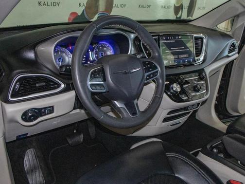 Diamond Black 2024 Chrysler Pacifica Touring-L