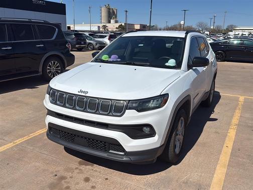 Bright White Clearcoat 2022 Jeep Compass Latitude