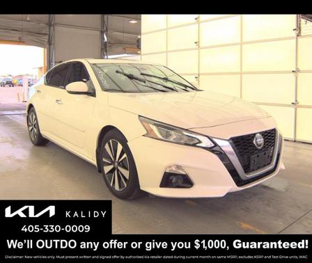 White 2020 Nissan Altima 2.5 SV