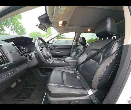 White 2022 Nissan Pathfinder SL