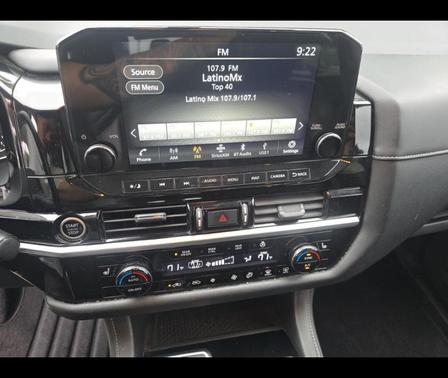 White 2022 Nissan Pathfinder SL