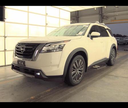 White 2022 Nissan Pathfinder SL