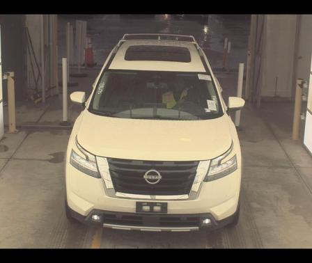 White 2022 Nissan Pathfinder SL
