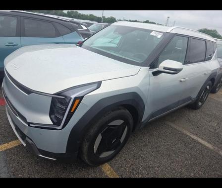 Ivory Silver 2026 Kia EV9 Wind
