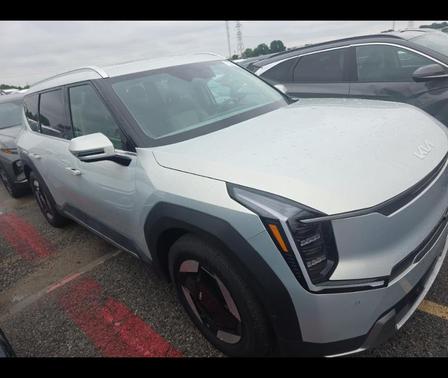 Ivory Silver 2026 Kia EV9 Wind