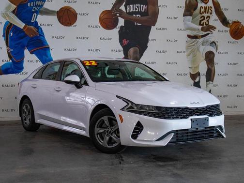 Glacial White Pearl 2022 Kia K5 LXS