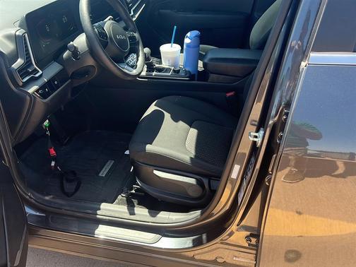 Gravity Gray 2023 Kia Sportage LX