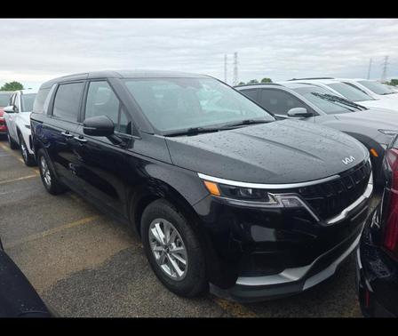 Aurora Black Pearl 2024 Kia Carnival LX