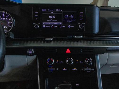 Aurora Black Pearl 2024 Kia Carnival LX