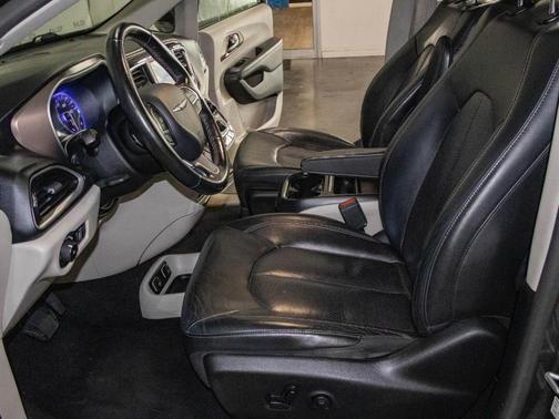 2019 Chrysler Pacifica Touring-L