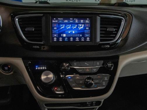 2019 Chrysler Pacifica Touring-L