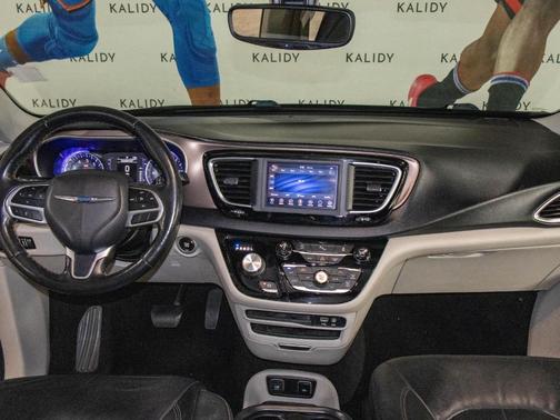 2019 Chrysler Pacifica Touring-L