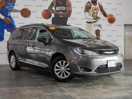 2019 Chrysler Pacifica Touring-L