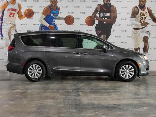 2019 Chrysler Pacifica Touring-L