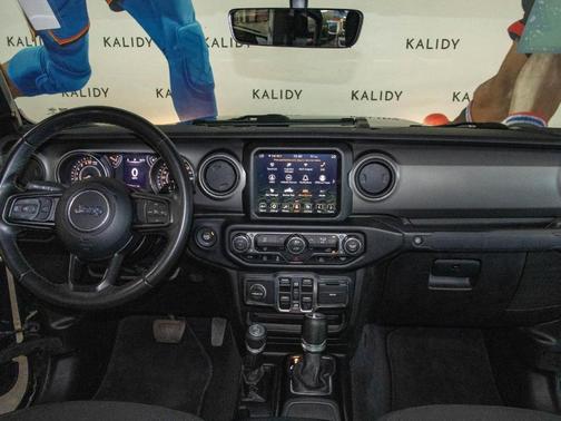 Black Clearcoat 2022 Jeep Gladiator Sport