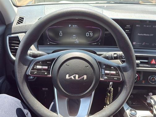 Snow White Pearl 2024 Kia Seltos LX