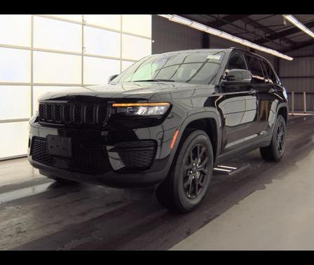 Diamond Black 2025 Jeep Grand Cherokee Laredo