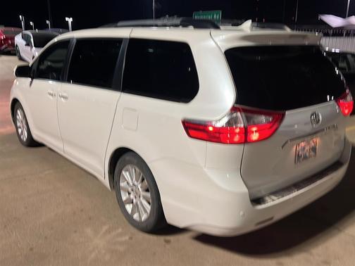 2016 Toyota Sienna 