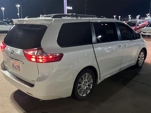 2016 Toyota Sienna 