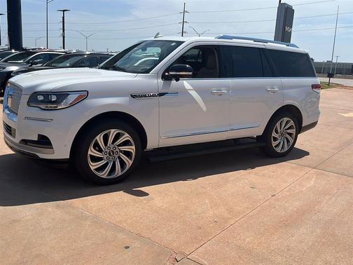Pristine White 2024 Lincoln Navigator Reserve