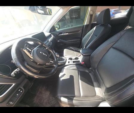 Starbright Yellow / Black Roof 2022 Kia Seltos SX