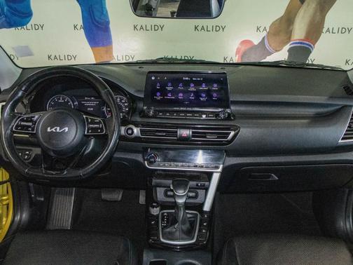 Starbright Yellow / Black Roof 2022 Kia Seltos SX