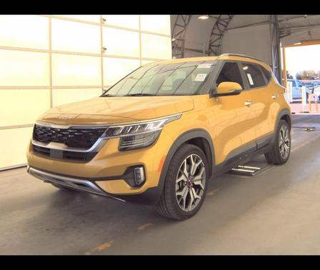 Starbright Yellow / Black Roof 2022 Kia Seltos SX